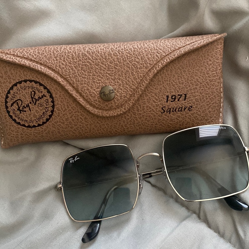 1971 square Ray bans